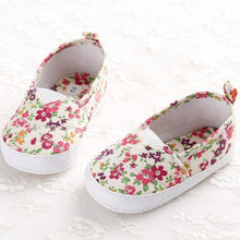 Load image into Gallery viewer, Flower Power Crib Shoes